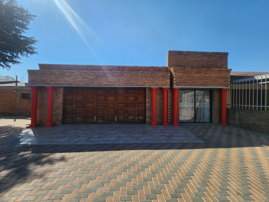 4 Bedroom Property for Sale in Flamingo Park Free State